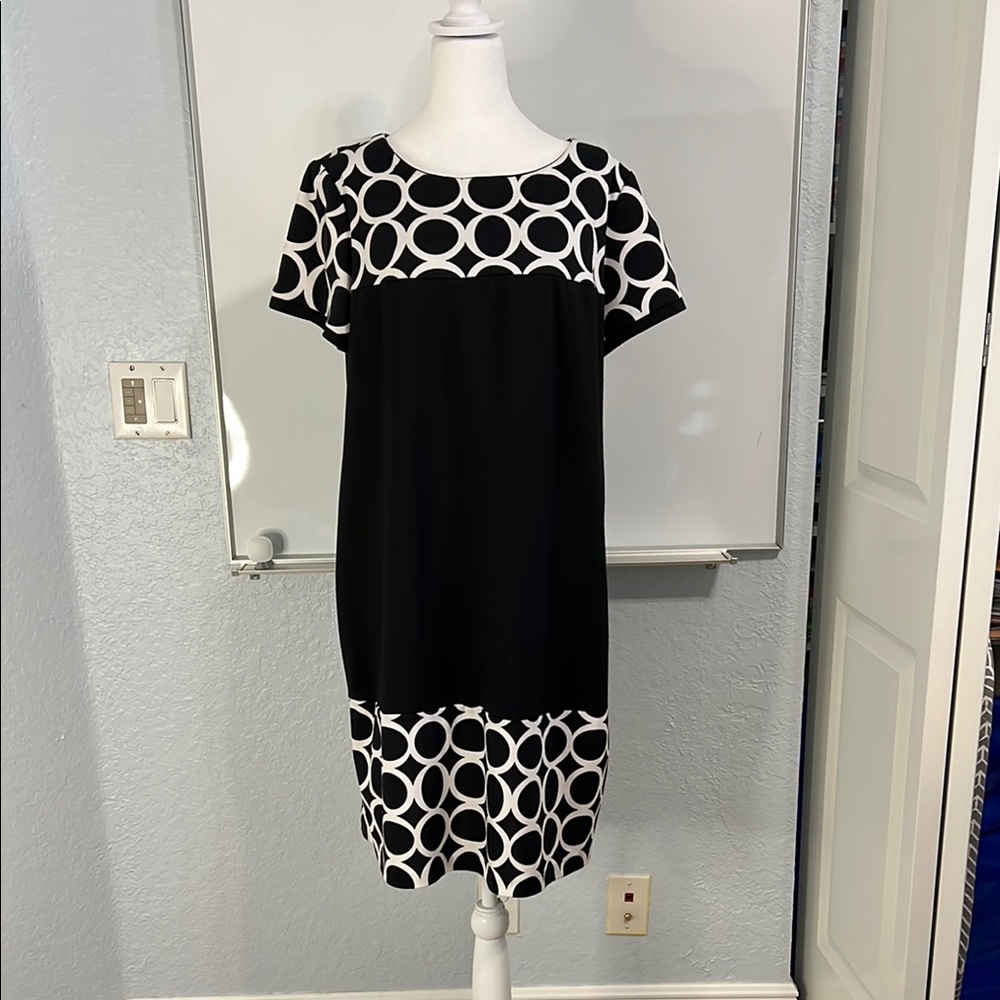 Roz & Ali Black and White Sheath Dress Short Sleeve